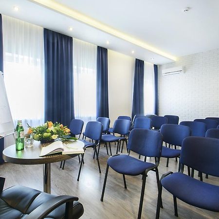 Bonapart Hotel By Uhm Kyiv Exterior photo