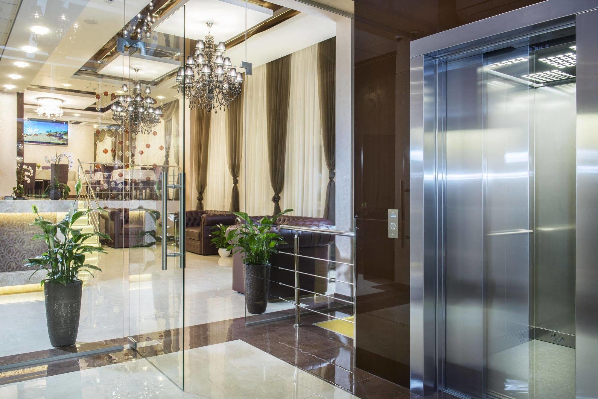 Bonapart Hotel By Uhm Kyiv Exterior photo